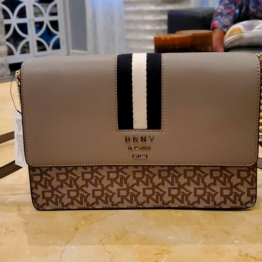 DKNY  LOGO BAG with strap
